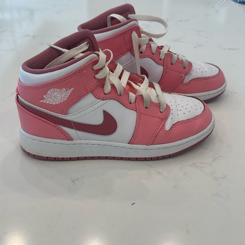 Size 4Y pink Mid air Jordans